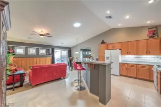 Photo #5: 2669407 Listing