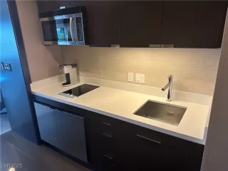 Photo #5: 2669413 Listing