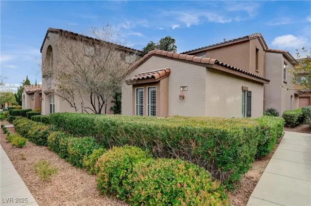 MLS: 2669553 Condo For Sale