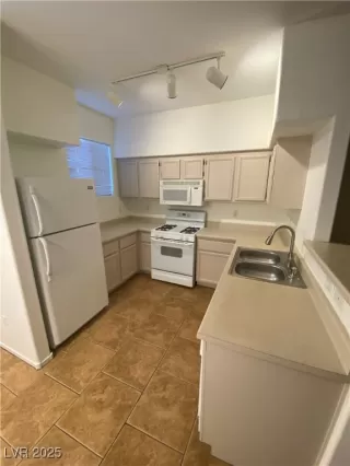 Photo #2: 2669699 Listing