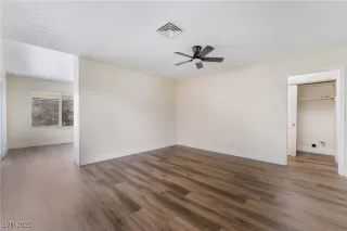 Photo #6: 2669817 Listing