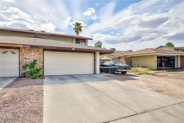 MLS: 2669835 Condo For Sale