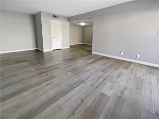 Photo #2: 2669838 Listing