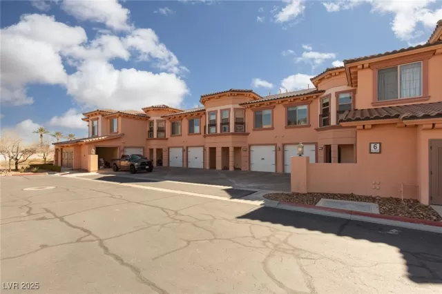 MLS: 2669876 Condo For Sale