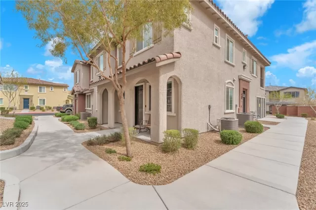 MLS: 2669881 Condo For Sale