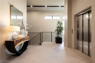 Photo #4: 2669927 Listing