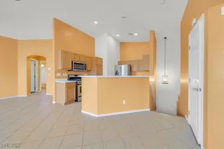 Photo #6: 2669944 Listing