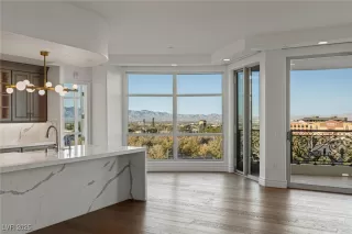 Photo #1: 2669946 Listing 