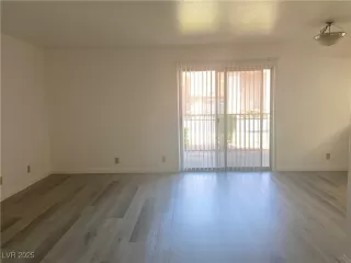 Photo #3: 2670007 Listing 