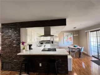 Photo #4: 2670054 Listing 