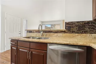 Photo #4: 2670075 Listing