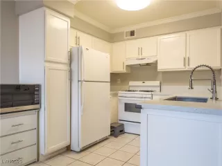 Photo #2: 2670156 Listing 