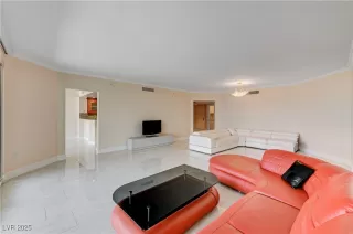 Photo #2: 2670208 Listing 