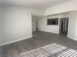 Photo #6: 2670277 Listing