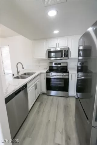 Photo #5: 2670296 Listing