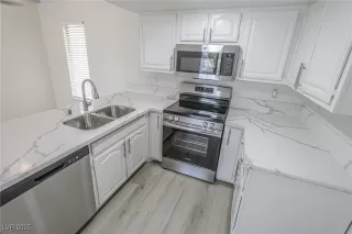 Photo #6: 2670296 Listing