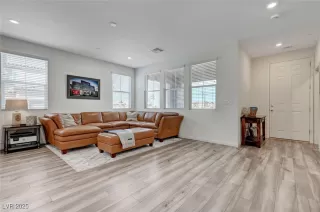 Photo #5: 2670348 Listing