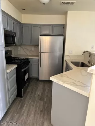 Photo #3: 2670418 Listing 