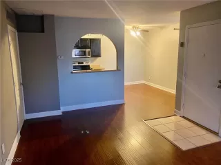 Photo #3: 2670438 Listing