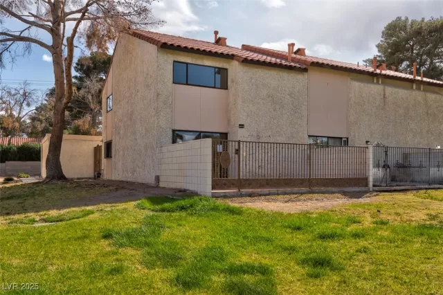 MLS: 2670484 Condo For Sale