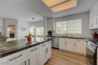 Photo #5: 2670509 Listing 