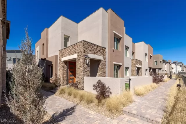 MLS: 2670515 Condo For Sale