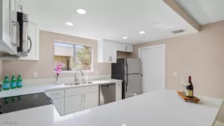 Photo #3: 2670588 Listing