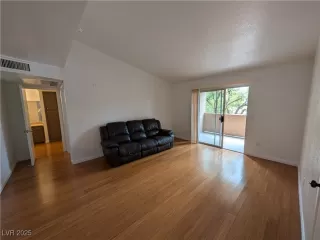 Photo #2: 2670743 Listing 