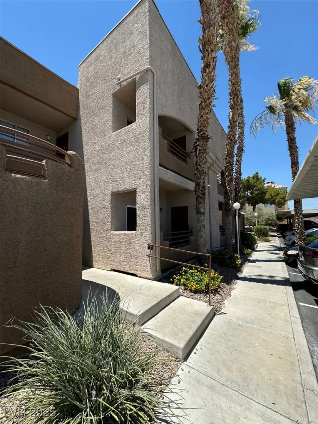 MLS: 2670748 Condo For Sale