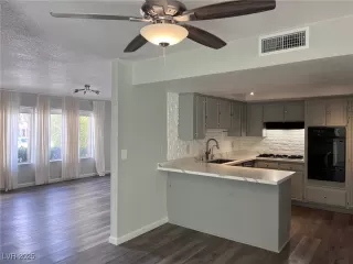 Photo #3: 2670789 Listing 