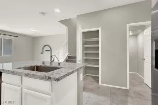 Photo #4: 2670802 Listing