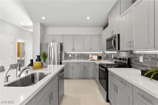 Photo #4: 2670860 Listing