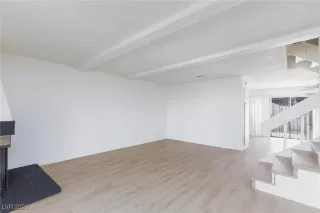 Photo #5: 2670896 Listing