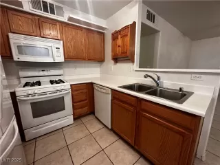 Photo #4: 2670947 Listing 