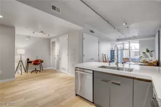 Photo #6: 2670974 Listing