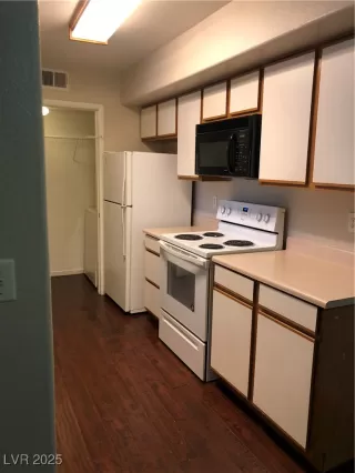 Photo #4: 2670981 Listing 