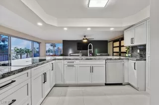 Photo #6: 2670986 Listing