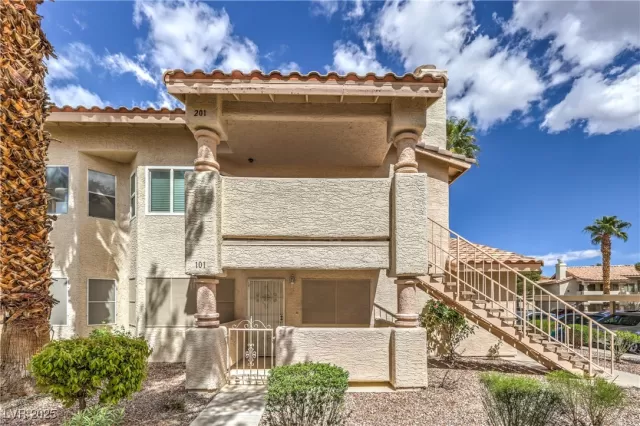 MLS: 2670999 Condo For Sale