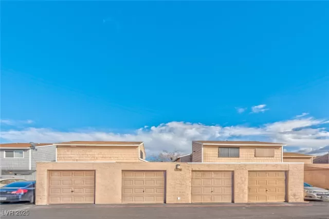 MLS: 2671122 Condo For Sale