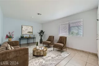 Photo #5: 2671158 Listing 