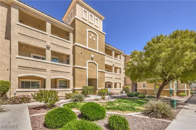 MLS: 2671187 Condo For Sale