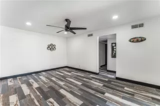 Photo #3: 2671237 Listing 