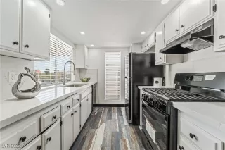 Photo #4: 2671237 Listing 