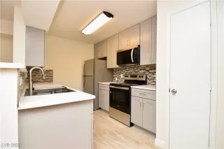 Photo #1: 2671427 Listing 