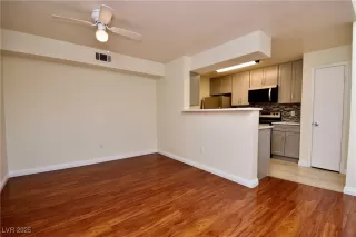 Photo #3: 2671427 Listing 