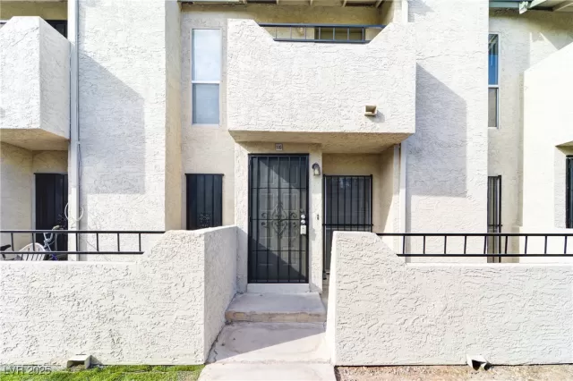 MLS: 2671529 Condo For Sale