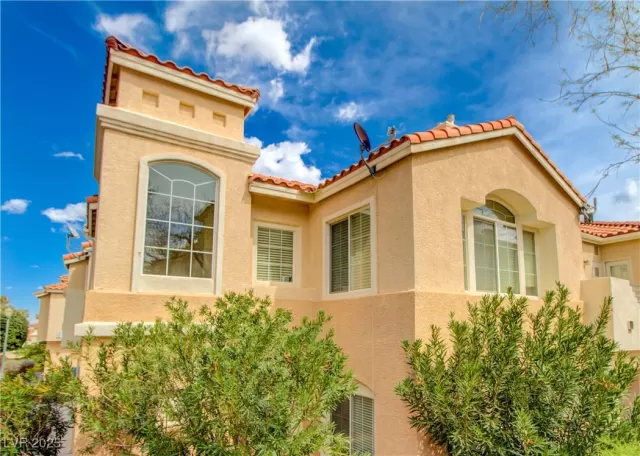 MLS: 2671536 Condo For Sale