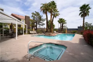 Photo #4: 2671558 Listing