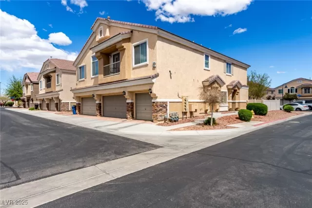 MLS: 2671589 Condo For Sale