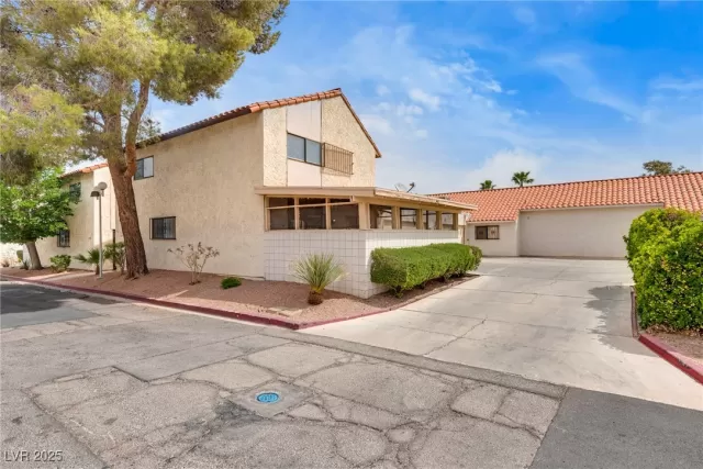 MLS: 2671655 Condo For Sale